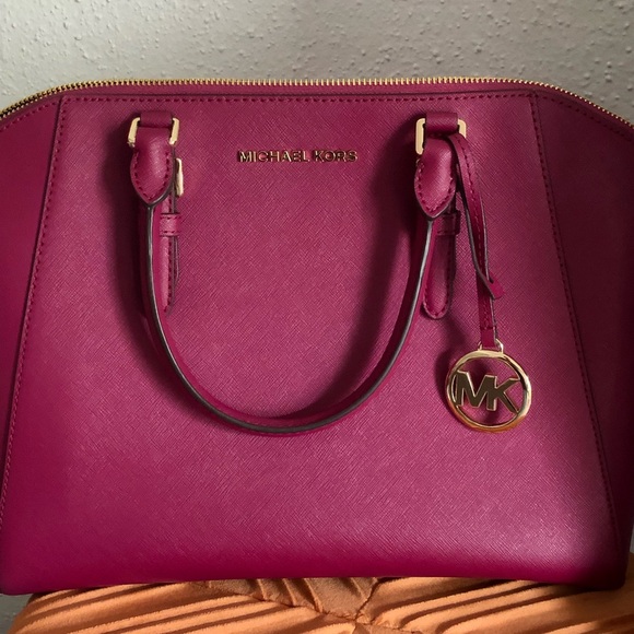 This is a brand new Micheal Kors genuine leather handbag and matching wallet. - Picture 6 of 10